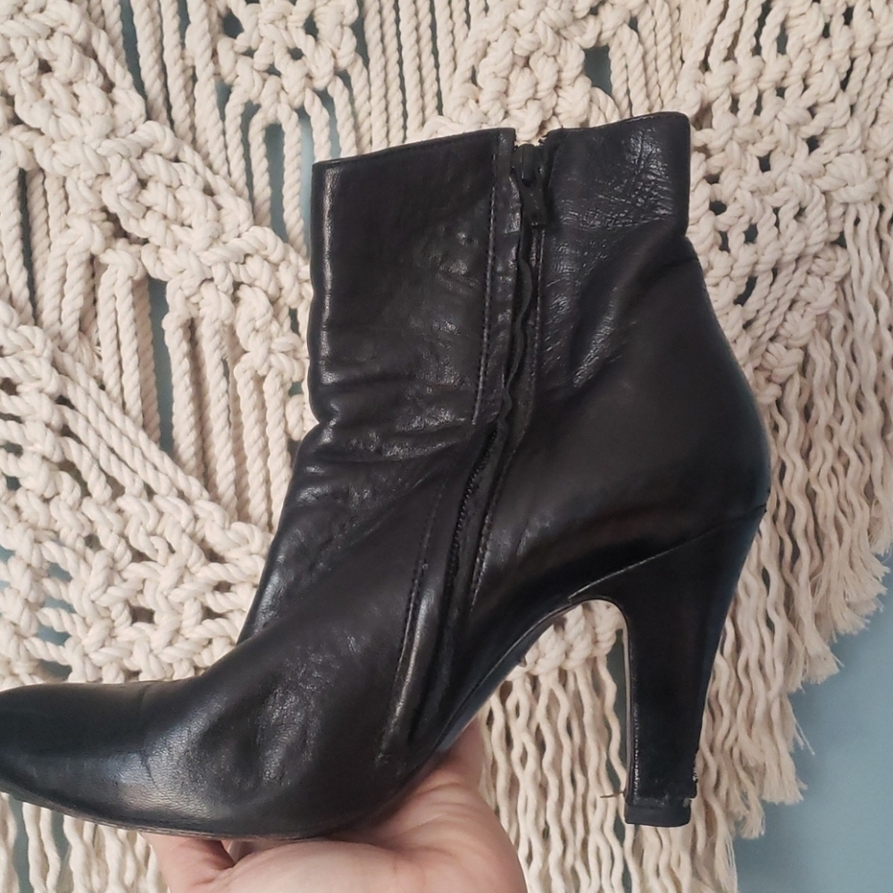 Hugo Boss black leather heeled booties - Picture 3 of 7
